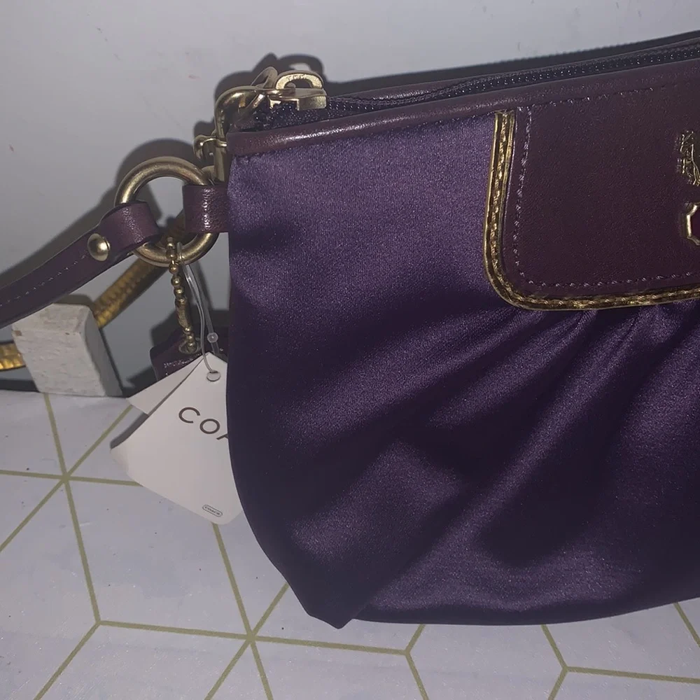 Coach wristlet - Picture 2 of 6